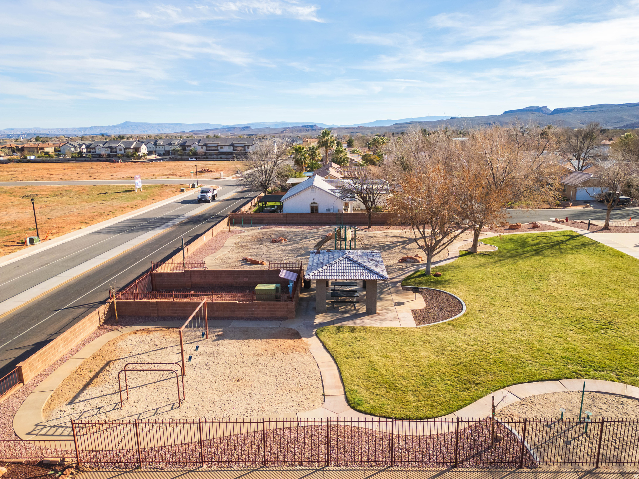 RED MOUNTAIN TOWNHOM - Residential