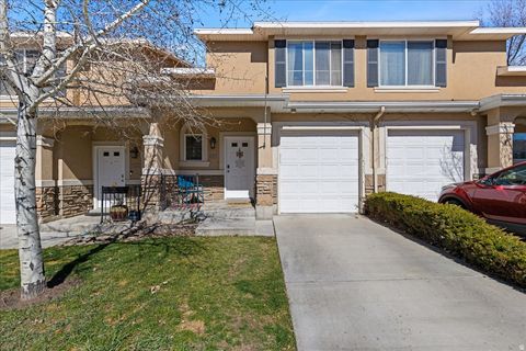 Photo of 628 W CREEK BLUFF CV, Sandy, UT 84070 (MLS # 2141989)