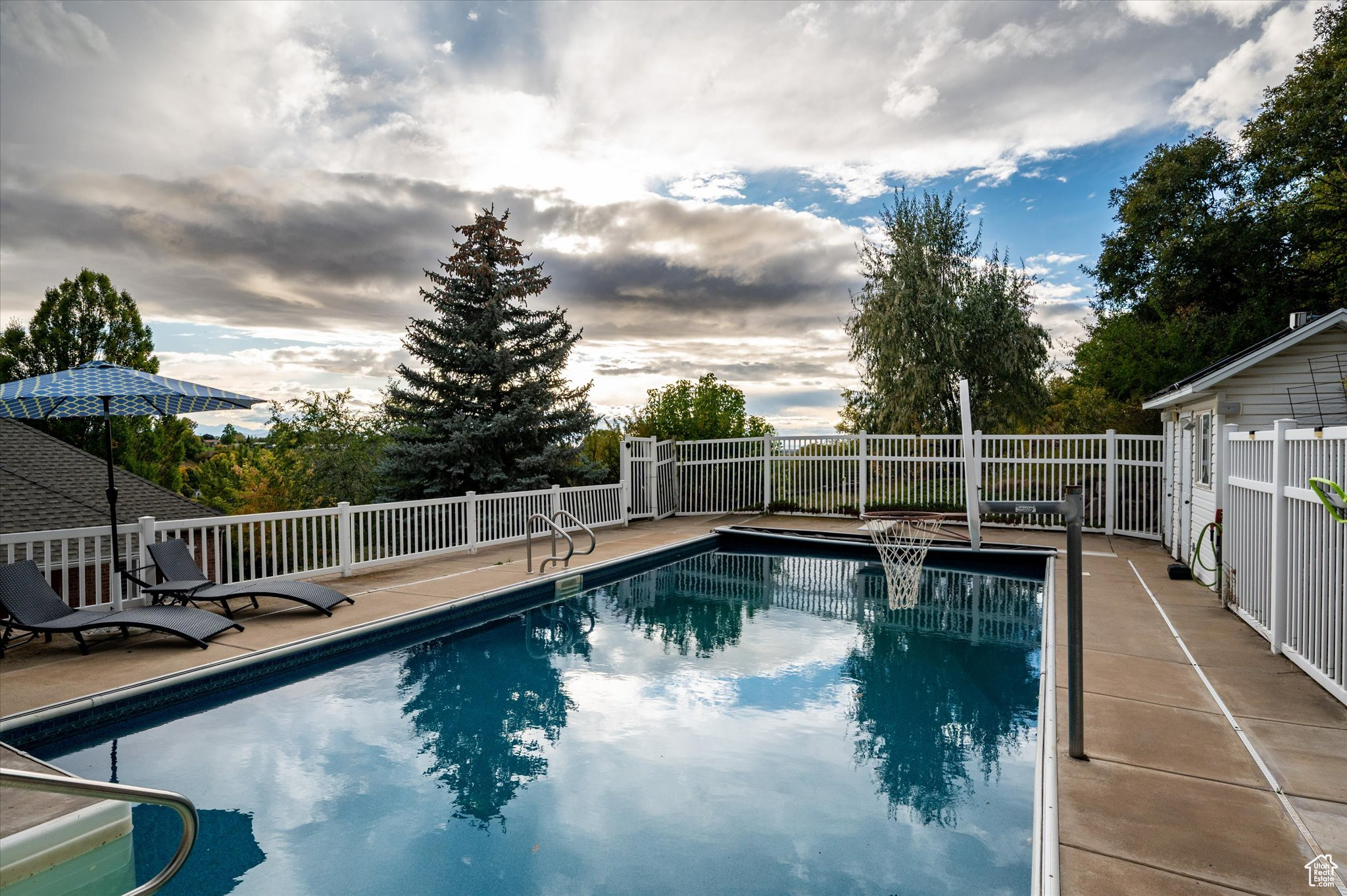 EAST LAYTON HILLS - Residential