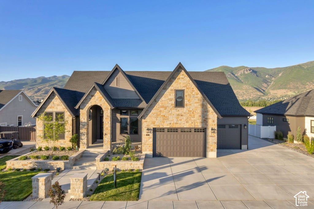Photo of 196 W SUMMERHILL LN N #126, Centerville, UT 84014 (MLS # 2190198)