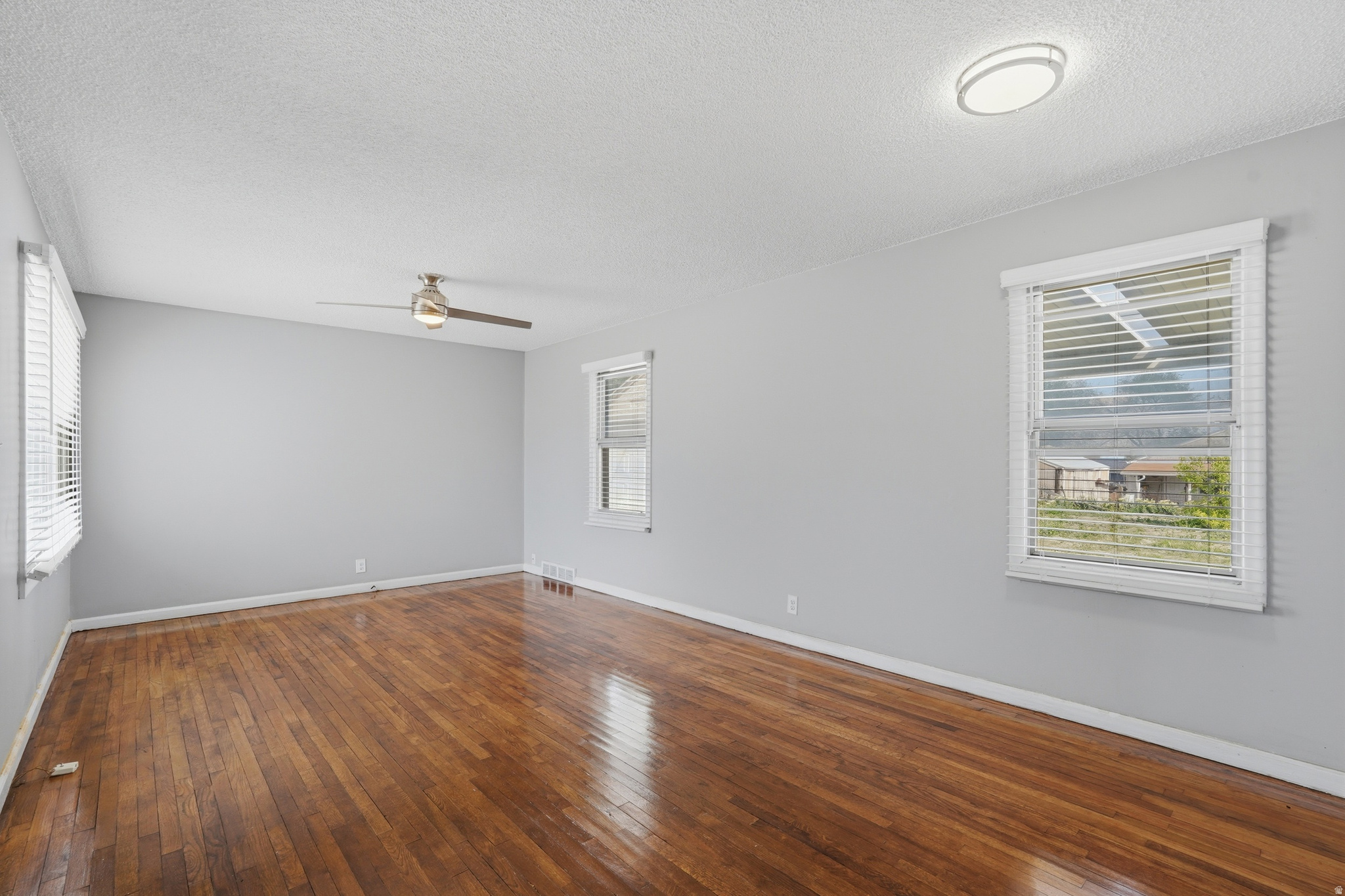 KEARNS TOWNSITE - Residential