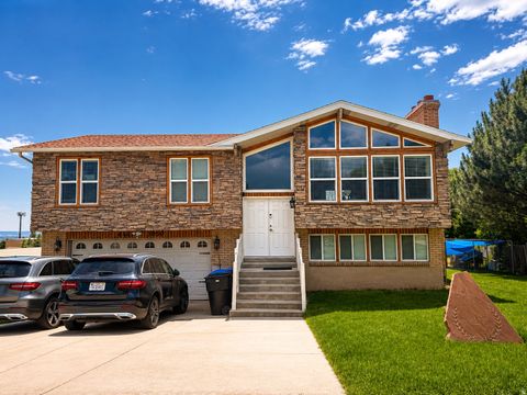 Photo of 647 E 3050 N, North Ogden, UT 84414 (MLS # 2166781)