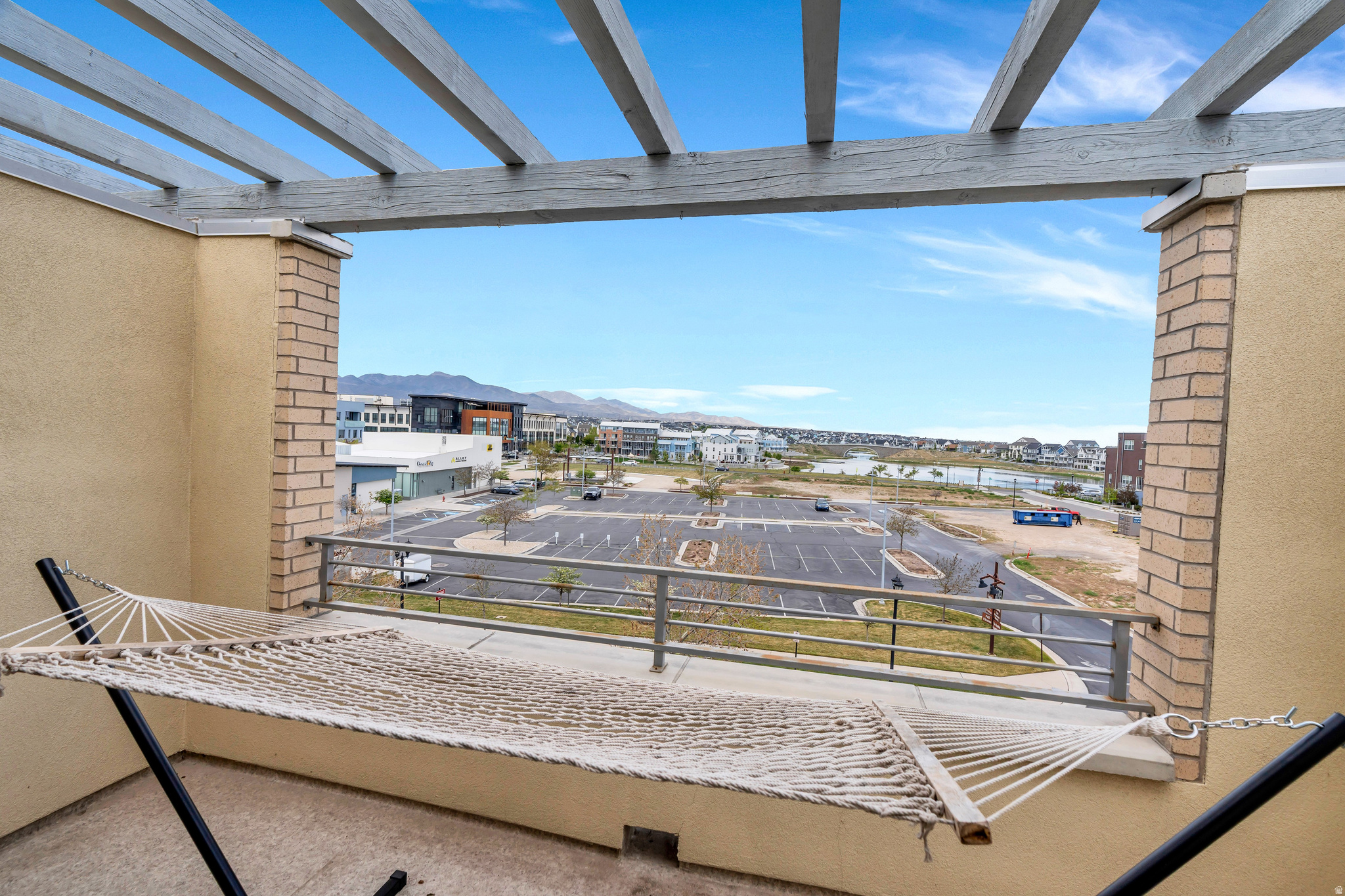 DAYBREAK - Residential