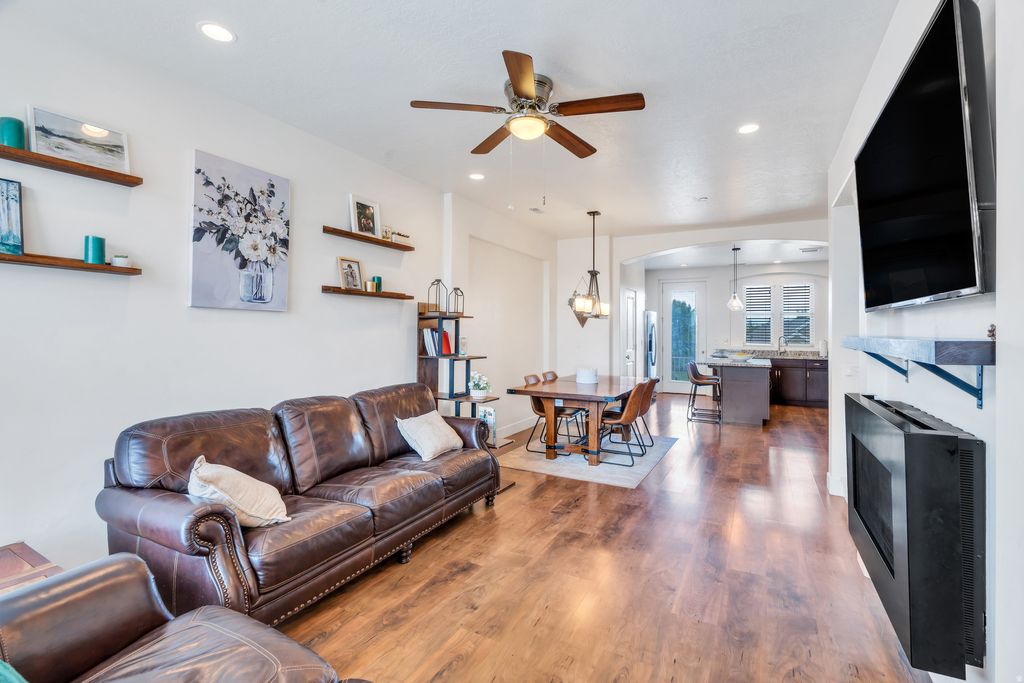 Photo of 4611 W DAYBREAK RIM WAY, South Jordan, UT 84009 (MLS # 2155944)