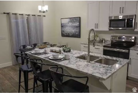 Tiny photo for 501 N VENTURA LN, Washington, UT 84780 (MLS # 2139970)