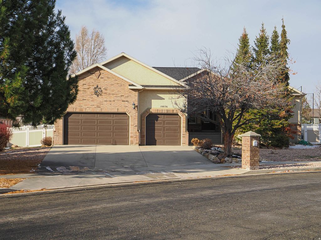 Photo of 10036 S BIRDIE WAY, South Jordan, UT 84095 (MLS # 2131164)