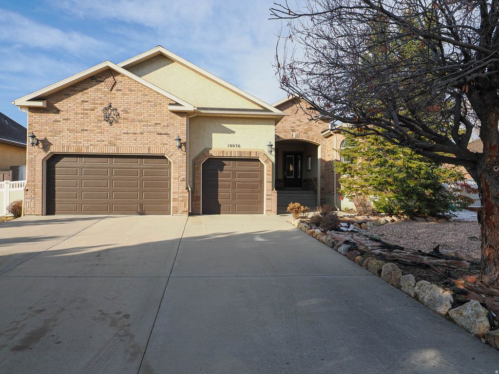 Photo of 10036 S BIRDIE WAY, South Jordan, UT 84095 (MLS # 2131164)