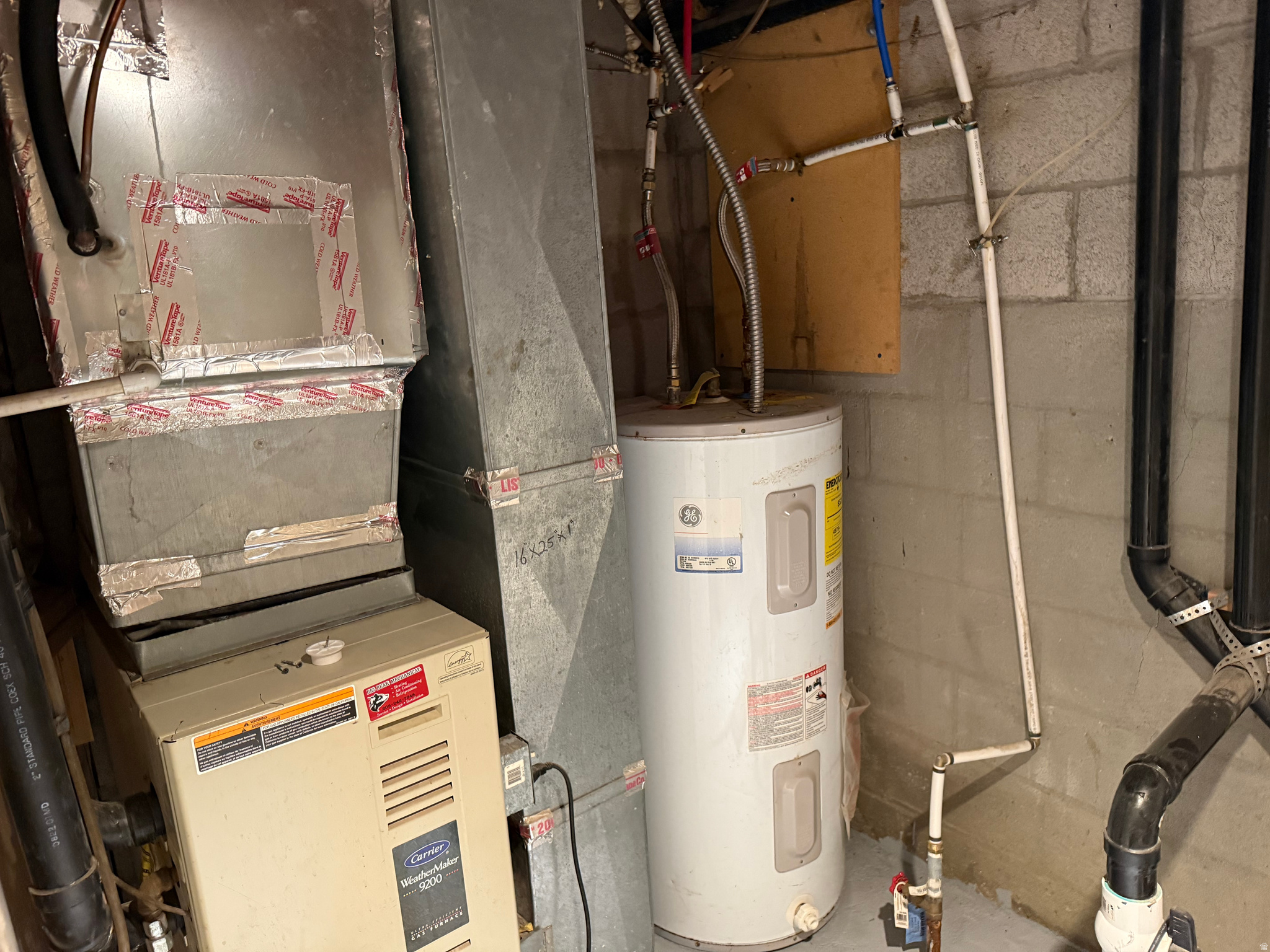 Main image without alt text