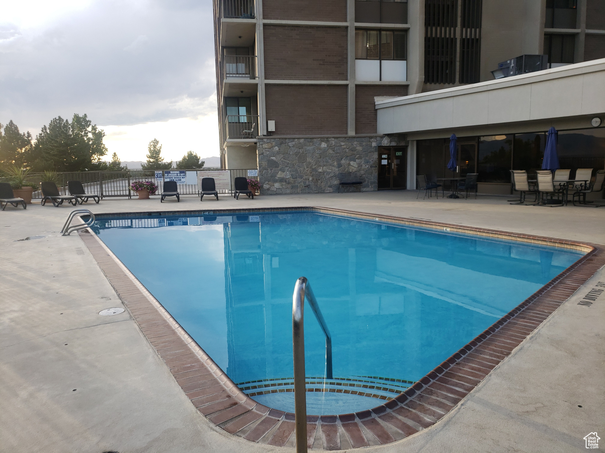 ZIONS SUMMIT - Residential