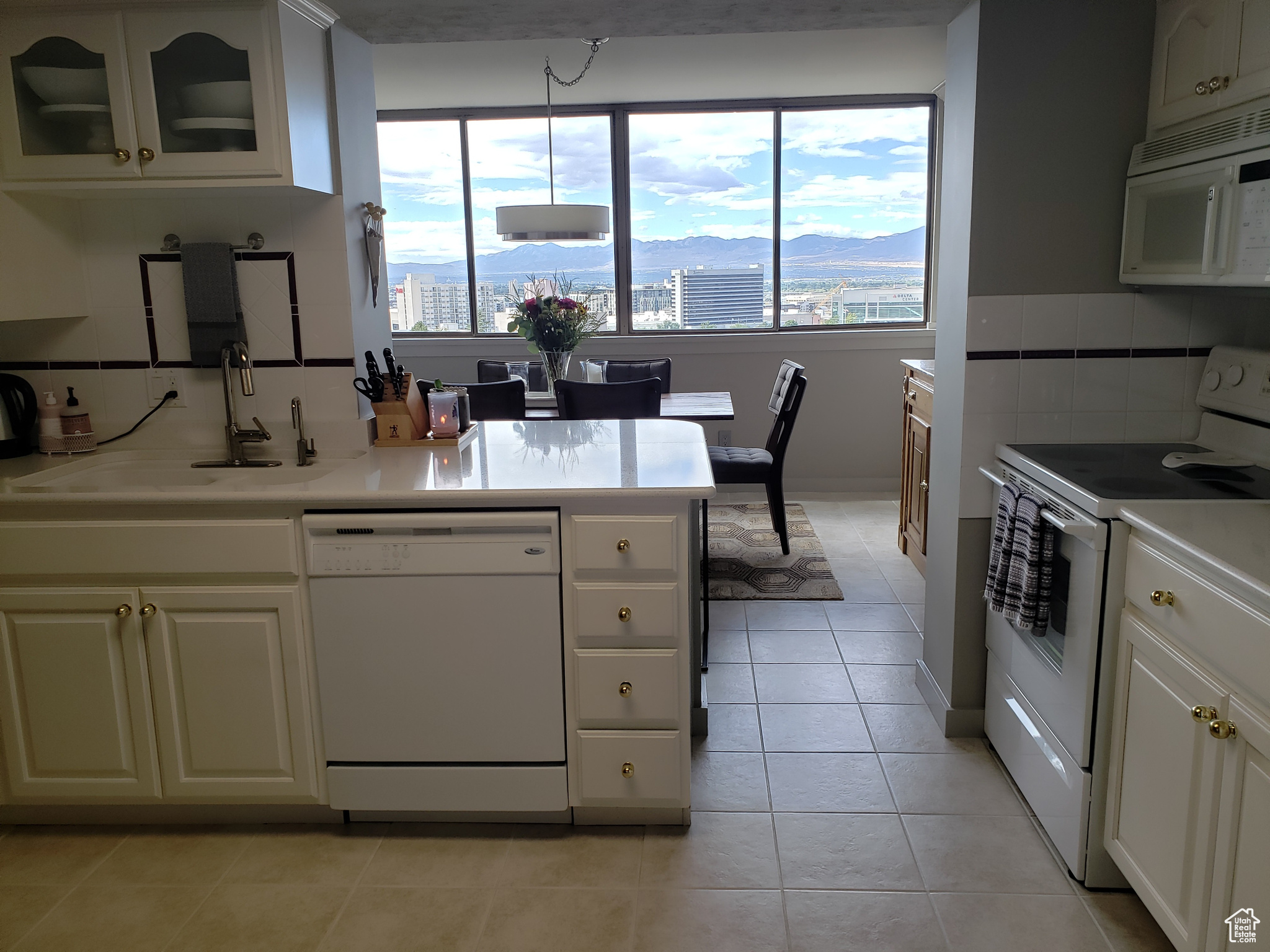 ZIONS SUMMIT - Residential