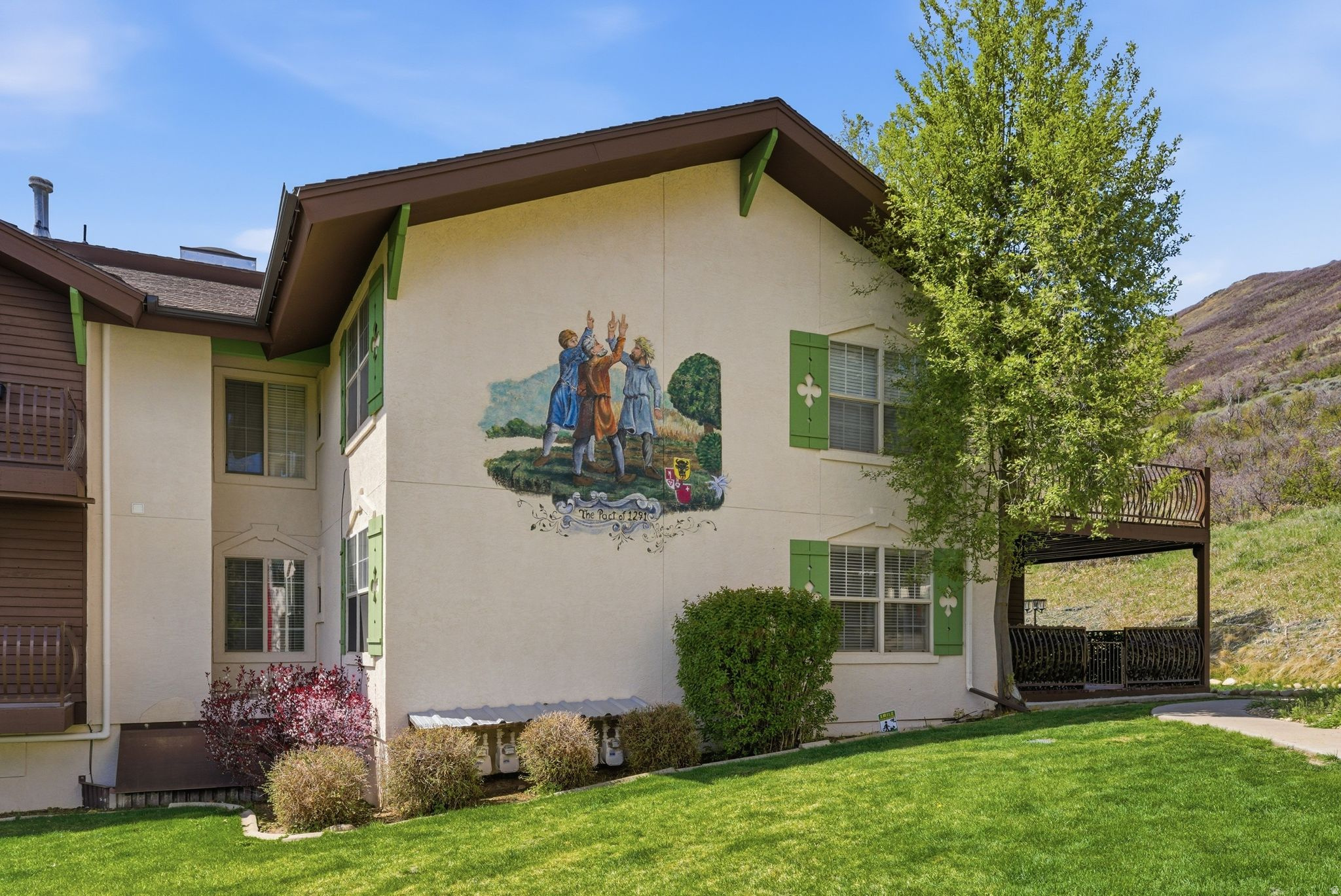 SWISS OAKS CONDOMINIUMS - Residential