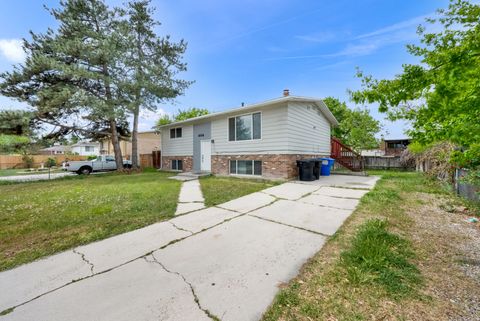 Tiny photo for 4584 S KNIGHTSBRIDGE RD, Taylorsville, UT 84129 (MLS # 2153836)
