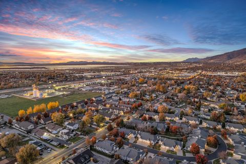 Tiny photo for 204 W LYMAN LN, Bountiful, UT 84010 (MLS # 2122822)