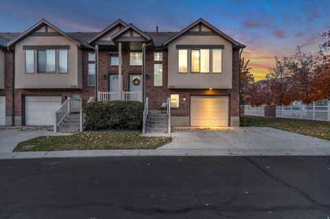 Photo of 204 W LYMAN LN, Bountiful, UT 84010 (MLS # 2122822)