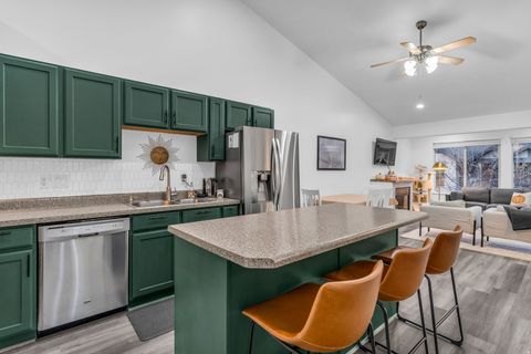 Tiny photo for 204 W LYMAN LN, Bountiful, UT 84010 (MLS # 2122822)