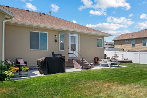 Tiny photo for 278 W LARIAT BLVD S, Saratoga Springs, UT 84045 (MLS # 2173159)