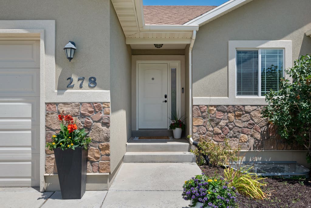 Photo of 278 W LARIAT BLVD S, Saratoga Springs, UT 84045 (MLS # 2173159)