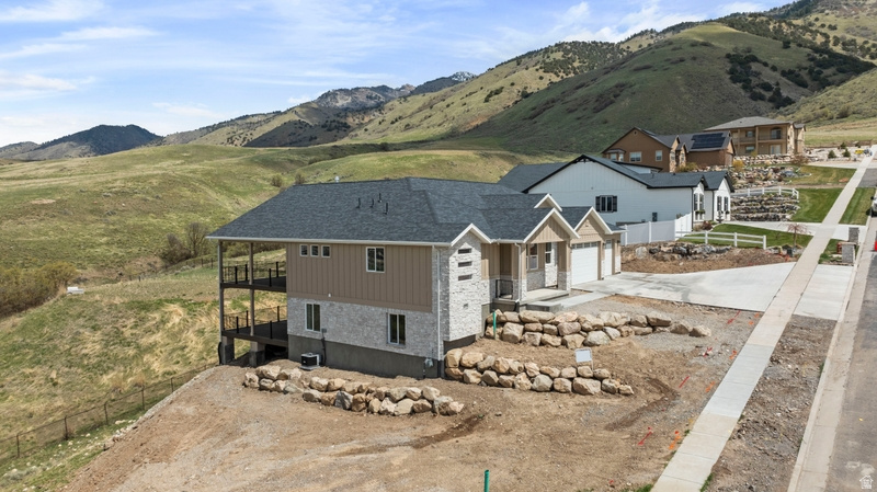 BONNEVILLE TRAIL - Residential