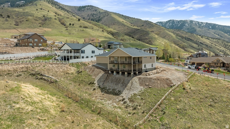 BONNEVILLE TRAIL - Residential