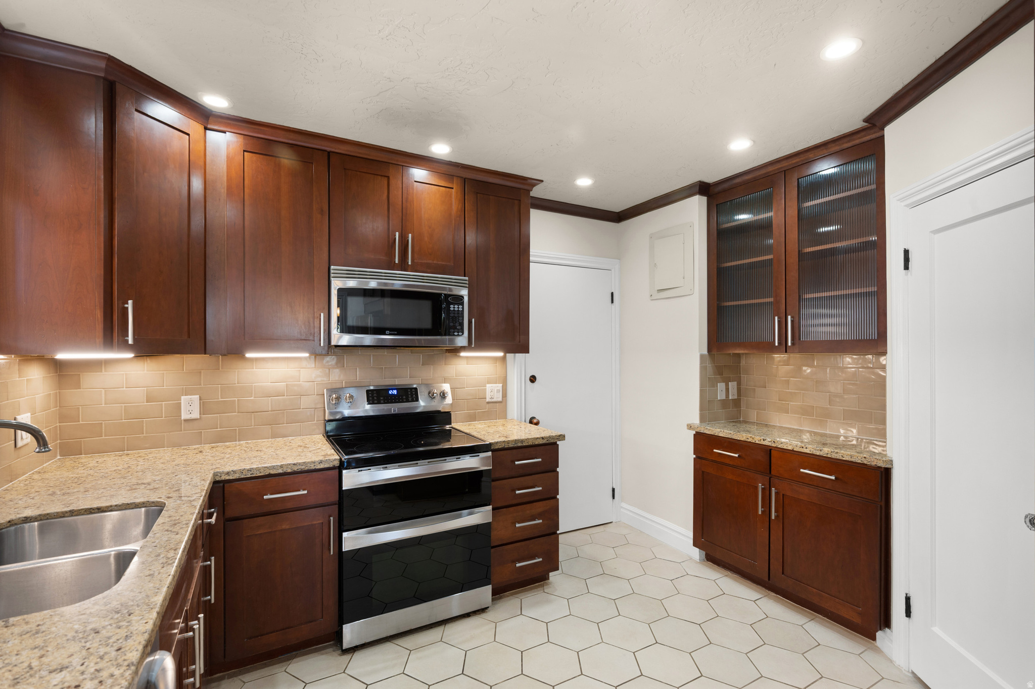 MAYFLOWER - Residential