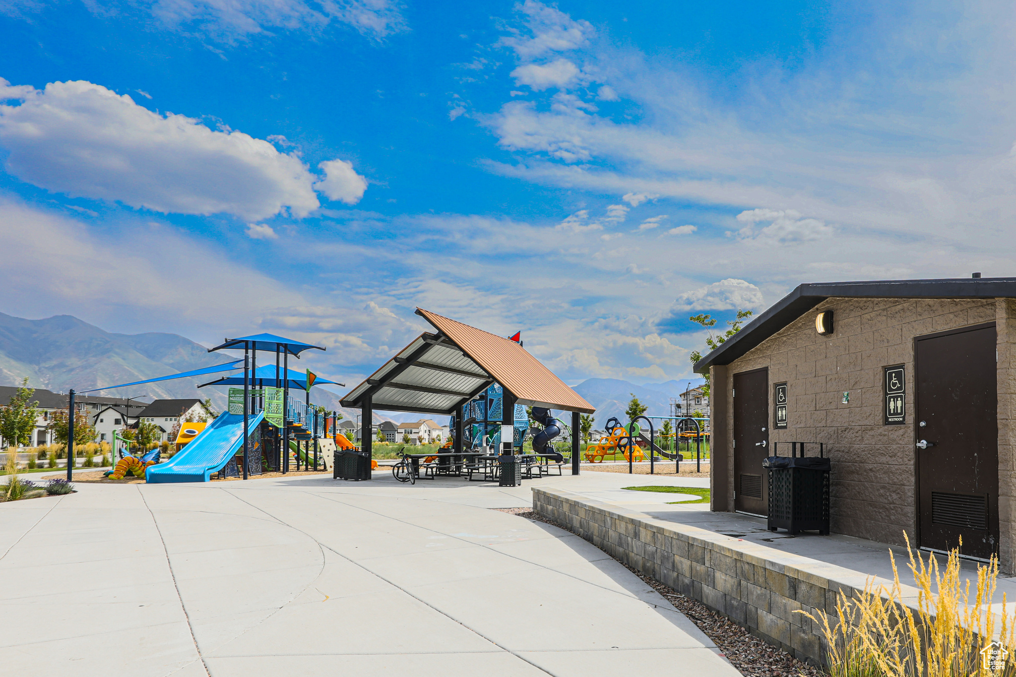 WEST FIELD CENTRAL - Residential Income