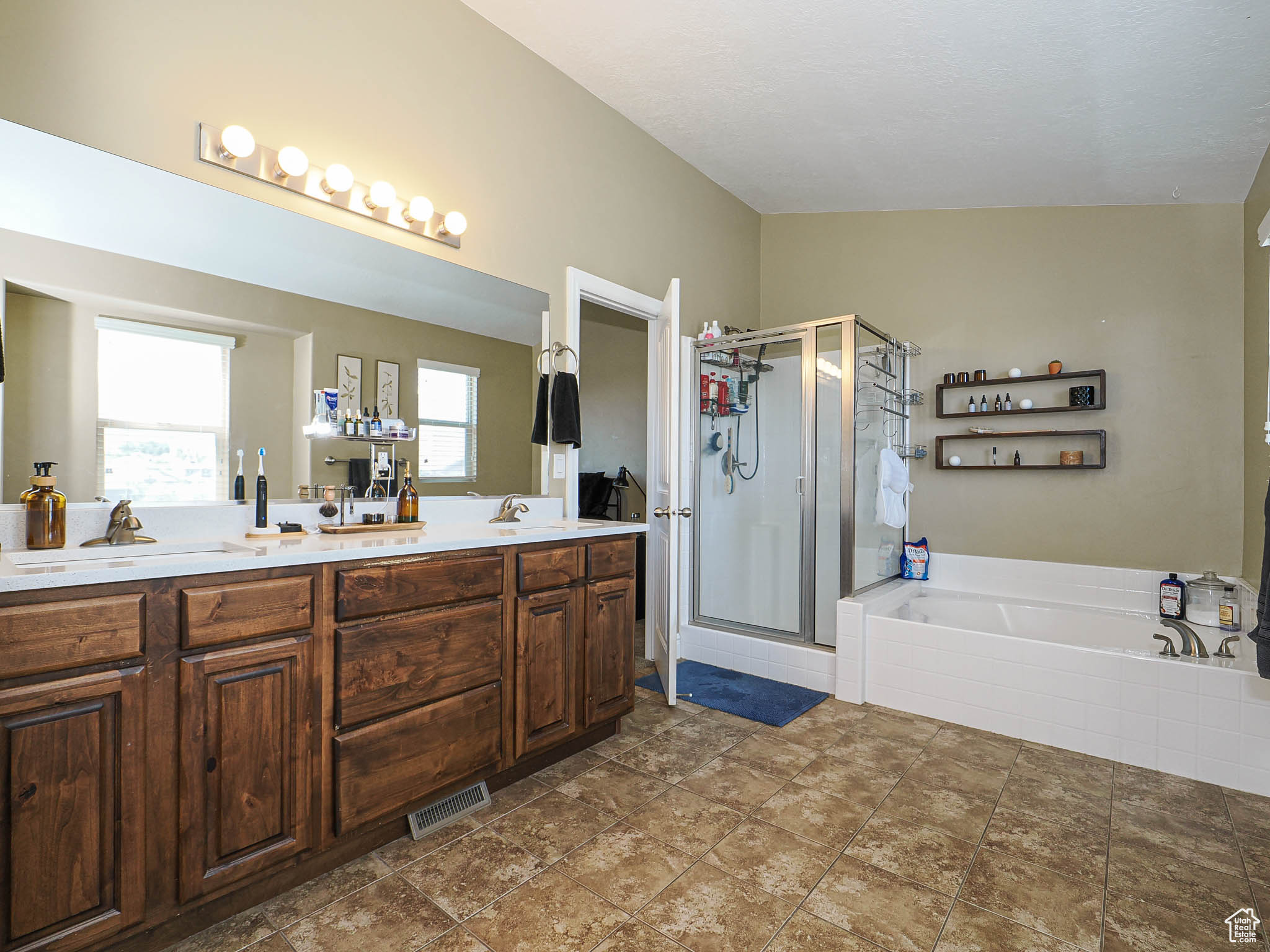 BRIDLEWALK PLACE - Residential