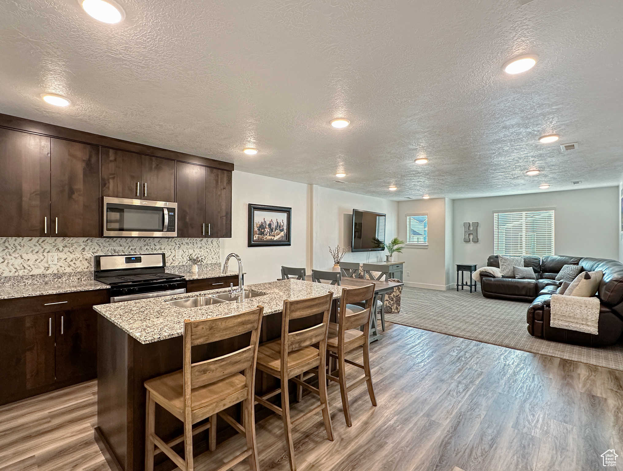 PROMINENCE POINT SUB - Residential
