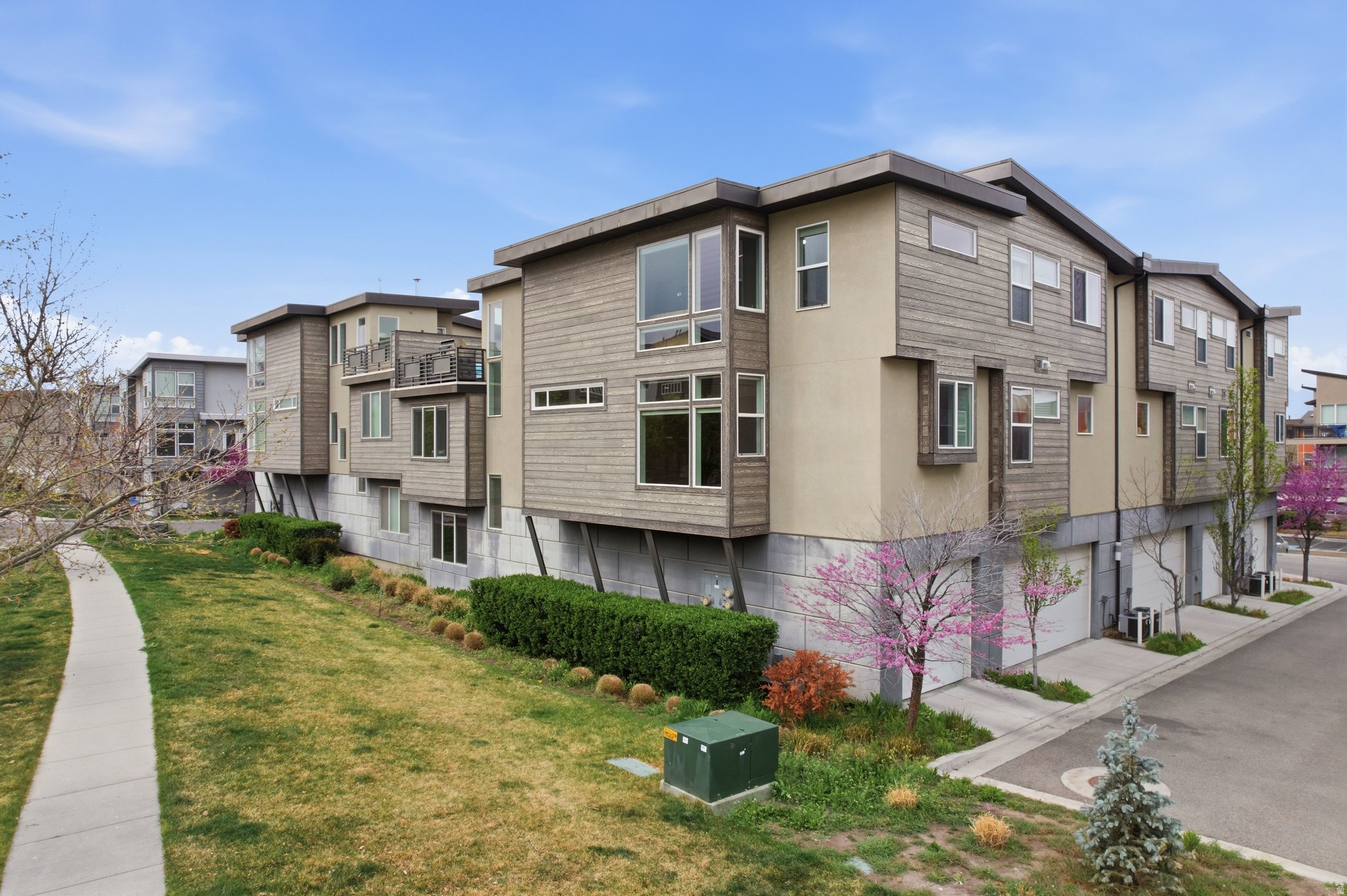 ROOFTOPS AT 78 HUNDRED TOWNHOMES - Residential