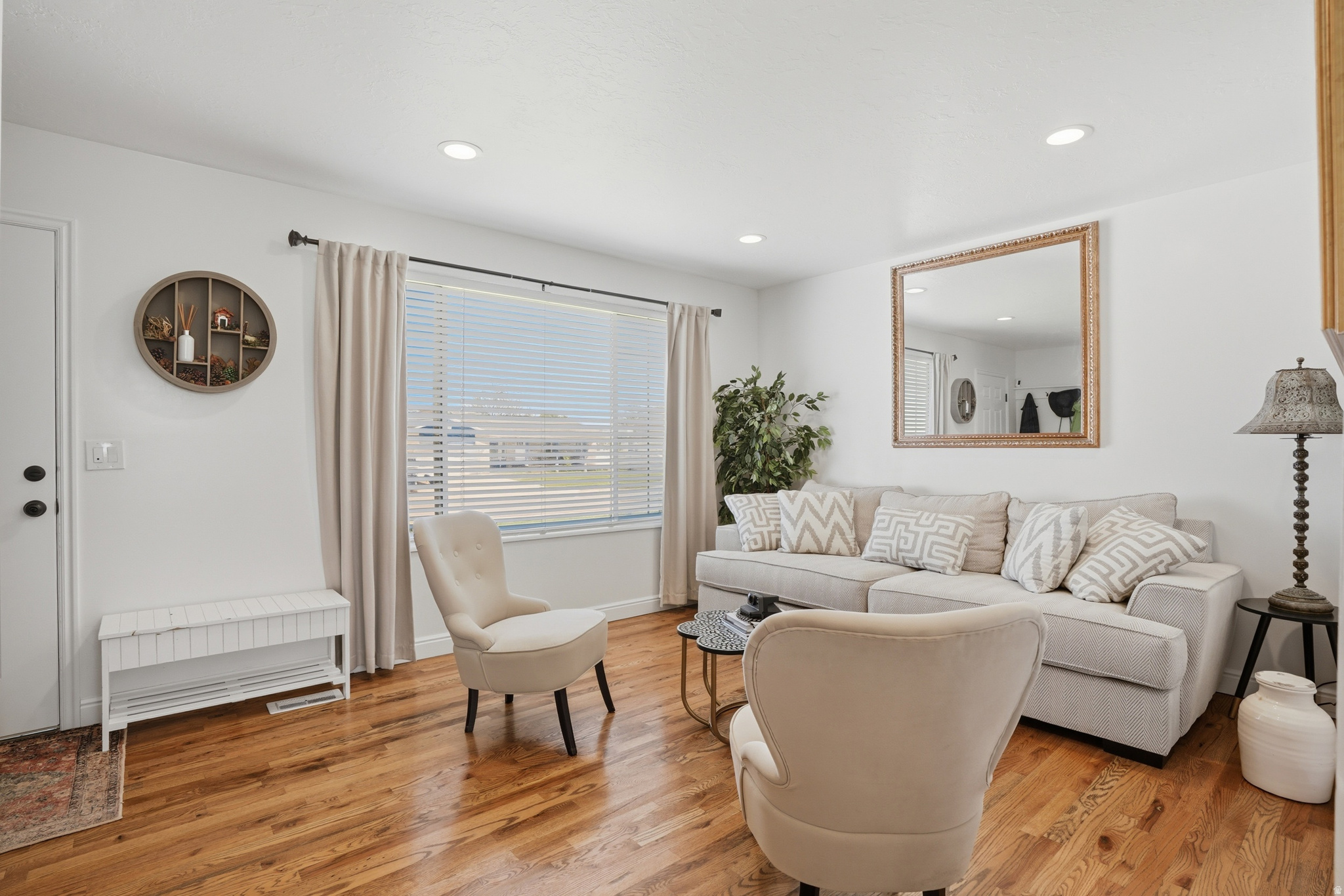 COUNTRY LANE - Residential