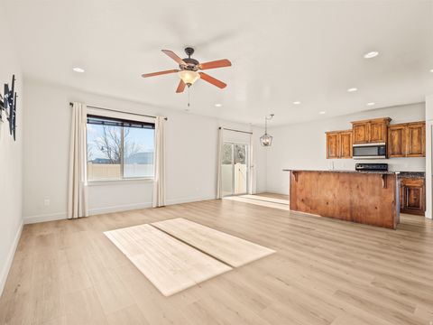 Tiny photo for 233 E BAYCREST DR, Saratoga Springs, UT 84045 (MLS # 2135178)