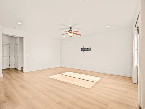 Tiny photo for 233 E BAYCREST DR, Saratoga Springs, UT 84045 (MLS # 2135178)