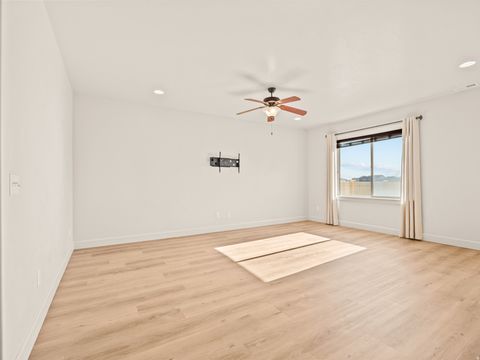 Tiny photo for 233 E BAYCREST DR, Saratoga Springs, UT 84045 (MLS # 2135178)