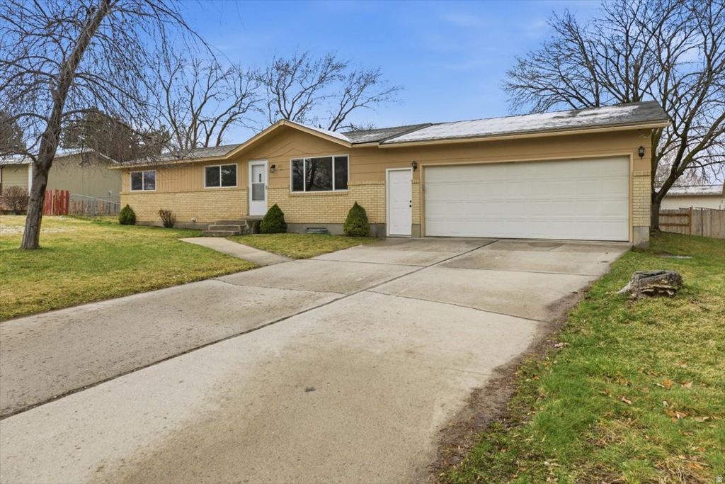 Photo of 355 SCENIC VIEW DR E, Hyrum, UT 84319 (MLS # 2141321)