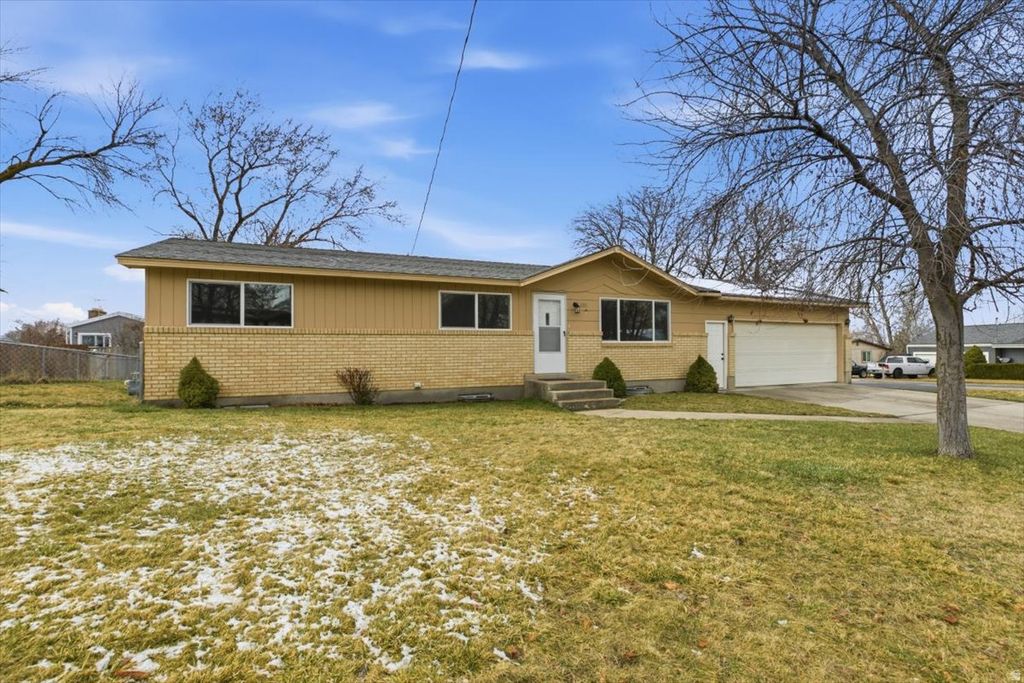 Photo of 355 SCENIC VIEW DR E, Hyrum, UT 84319 (MLS # 2141321)