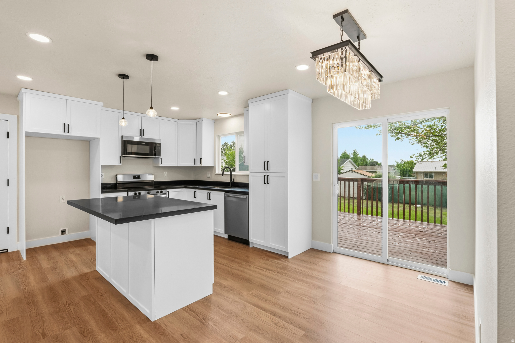 LITTLE MOUNTAIN ESTATES - Residential
