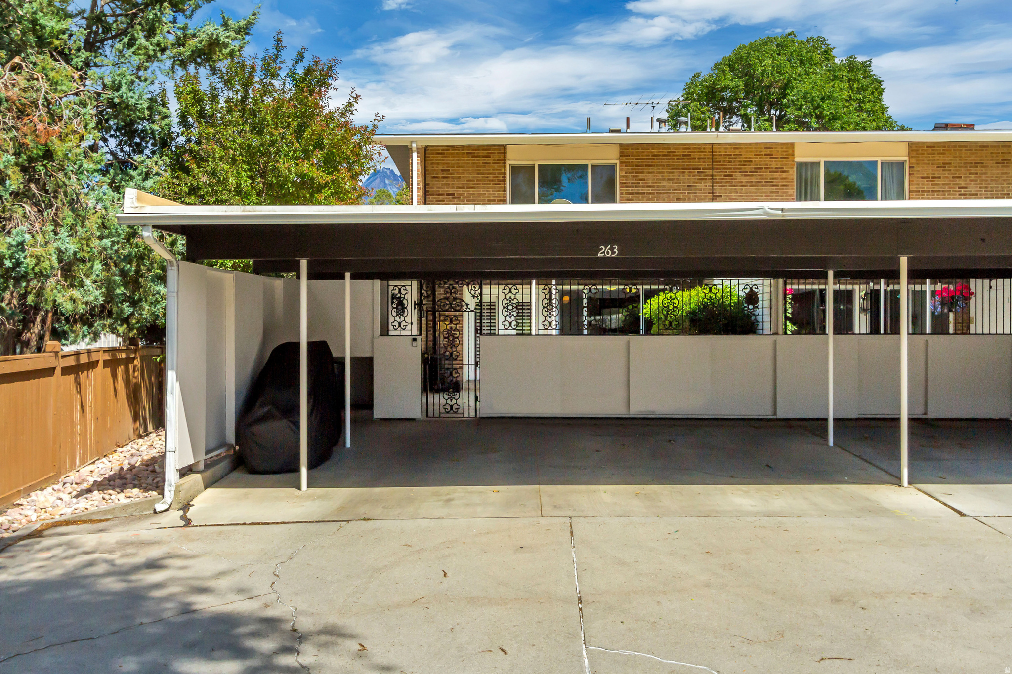 THREE FOUNTAINS - Residential