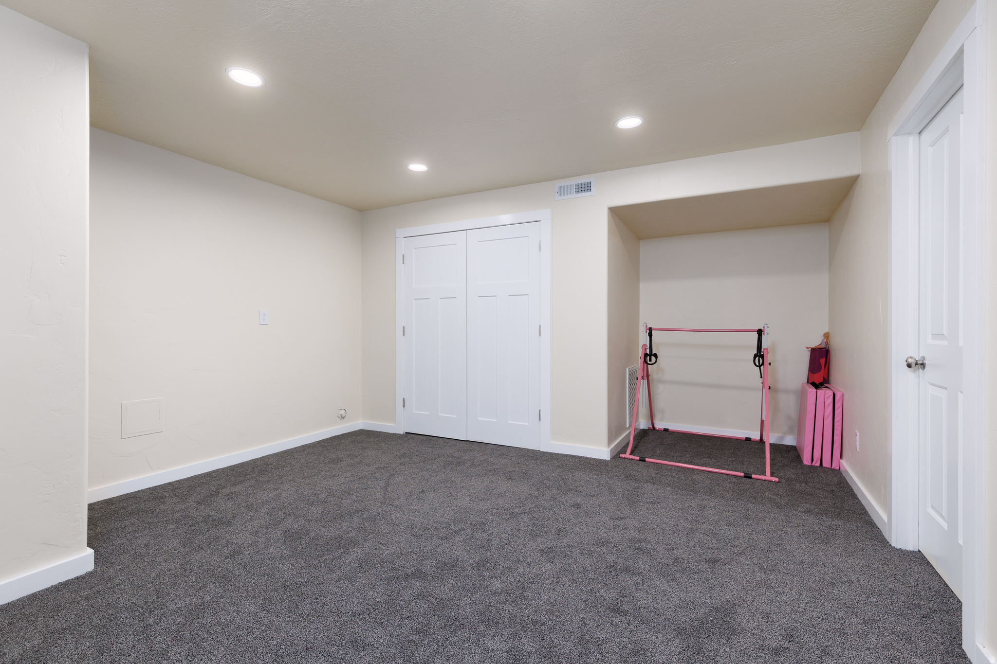 MOUNTAIN VIEW TOWNS - Residential