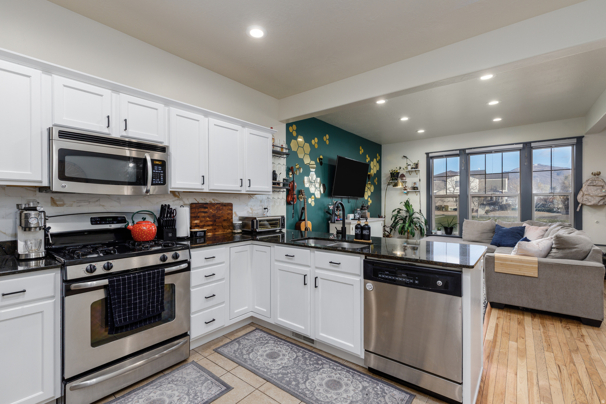 MOUNTAIN VIEW TOWNS - Residential