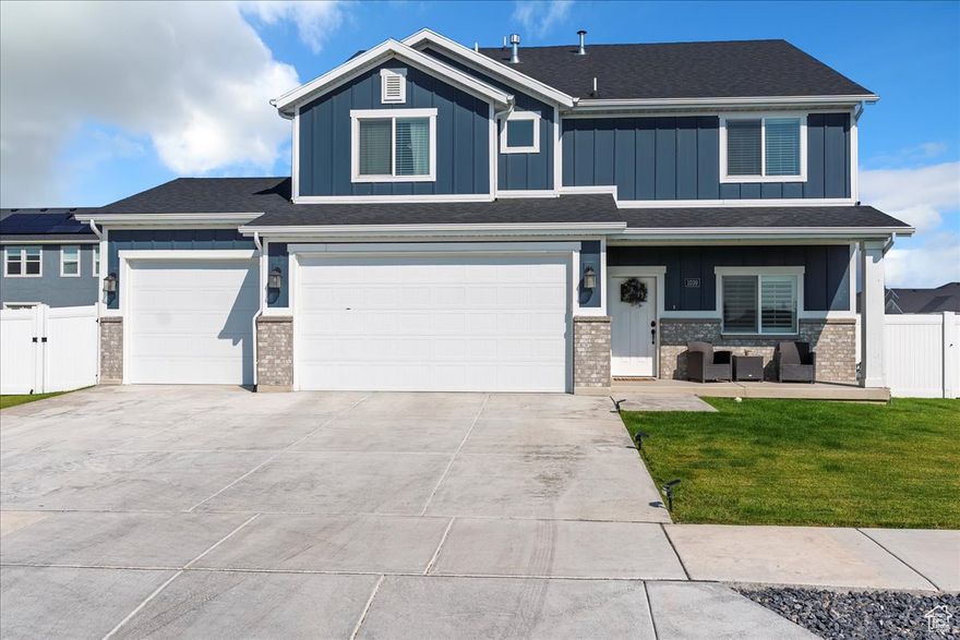 This Welcoming Home has an Open Concept Living, Dining and Kitchen Space that is Perfect for Gathering and Entertaining. Conveniently Step Outside from the Dining Room to a Covered Patio. The Master Suite is a Sanctuary with Separate Shower and Garden Tub, Enclosed Lavatory, Large Walk-in Closet. 3 Car Garage, Tons of Storage. a Must See Home with Many More Features to Offer.