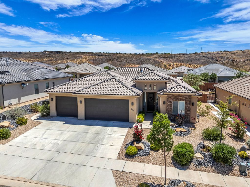 Photo of 584 N SAGE HEN DR, Washington, UT 84780 (MLS # 2170686)