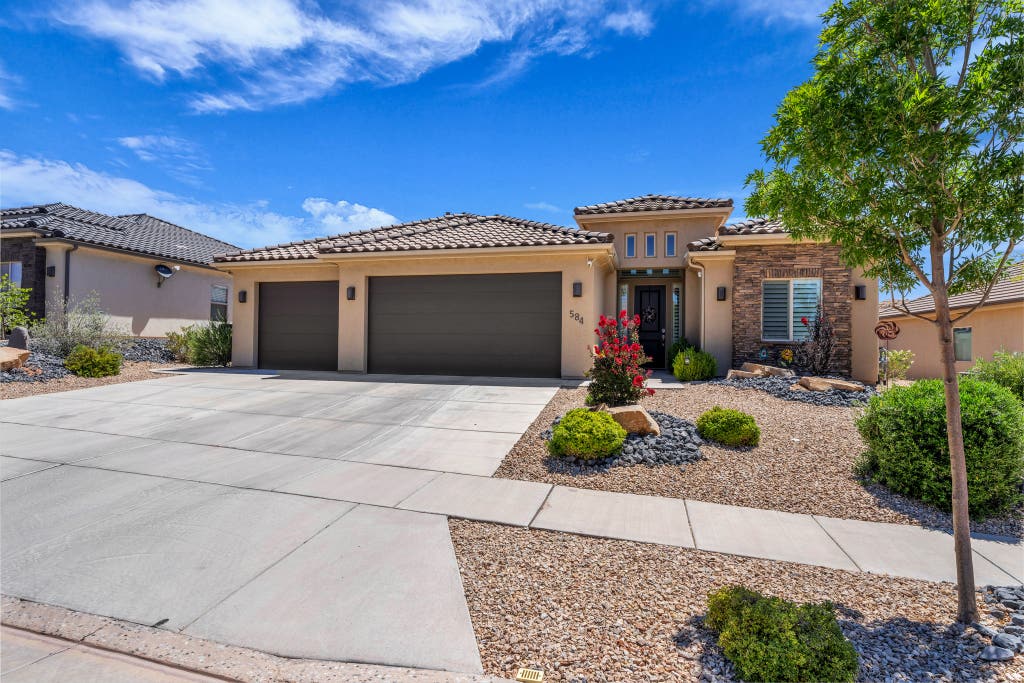 Photo of 584 N SAGE HEN DR, Washington, UT 84780 (MLS # 2170686)