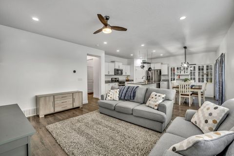 Tiny photo for 583 S RAVENWOOD LN, Saratoga Springs, UT 84045 (MLS # 2135106)