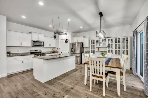 Tiny photo for 583 S RAVENWOOD LN, Saratoga Springs, UT 84045 (MLS # 2135106)