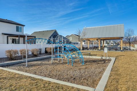 Tiny photo for 583 S RAVENWOOD LN, Saratoga Springs, UT 84045 (MLS # 2135106)