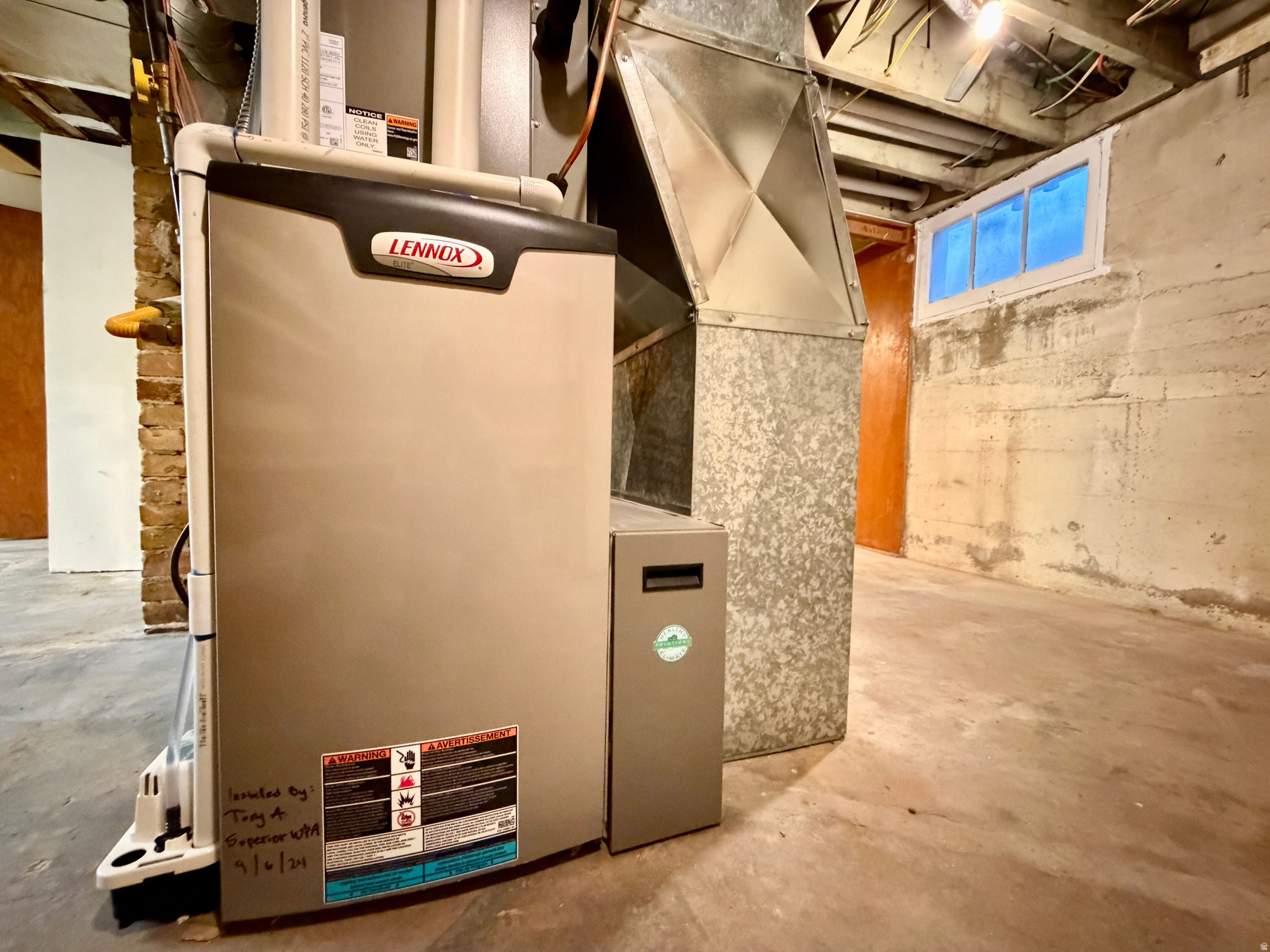 Main image without alt text