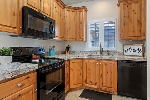 Tiny photo for 604 E NORMANDY LOOP LN S, Draper, UT 84020 (MLS # 2142594)