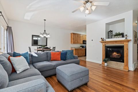 Tiny photo for 604 E NORMANDY LOOP LN S, Draper, UT 84020 (MLS # 2142594)