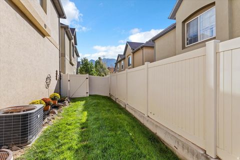 Tiny photo for 604 E NORMANDY LOOP LN S, Draper, UT 84020 (MLS # 2142594)
