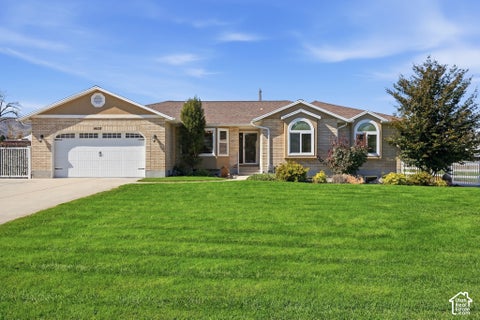 Photo of 14138 S PHEASANT HOLLOW LN, Bluffdale, UT 84065 (MLS # 2188370)