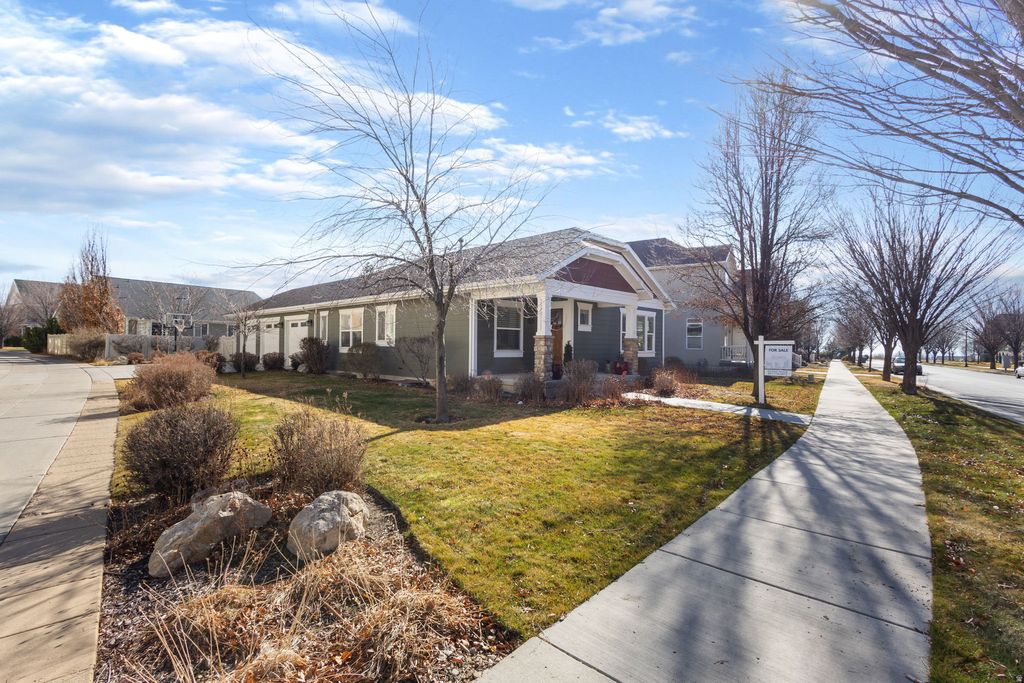 Photo of 11381 S SKYLUX AVE, South Jordan, UT 84009 (MLS # 2141116)